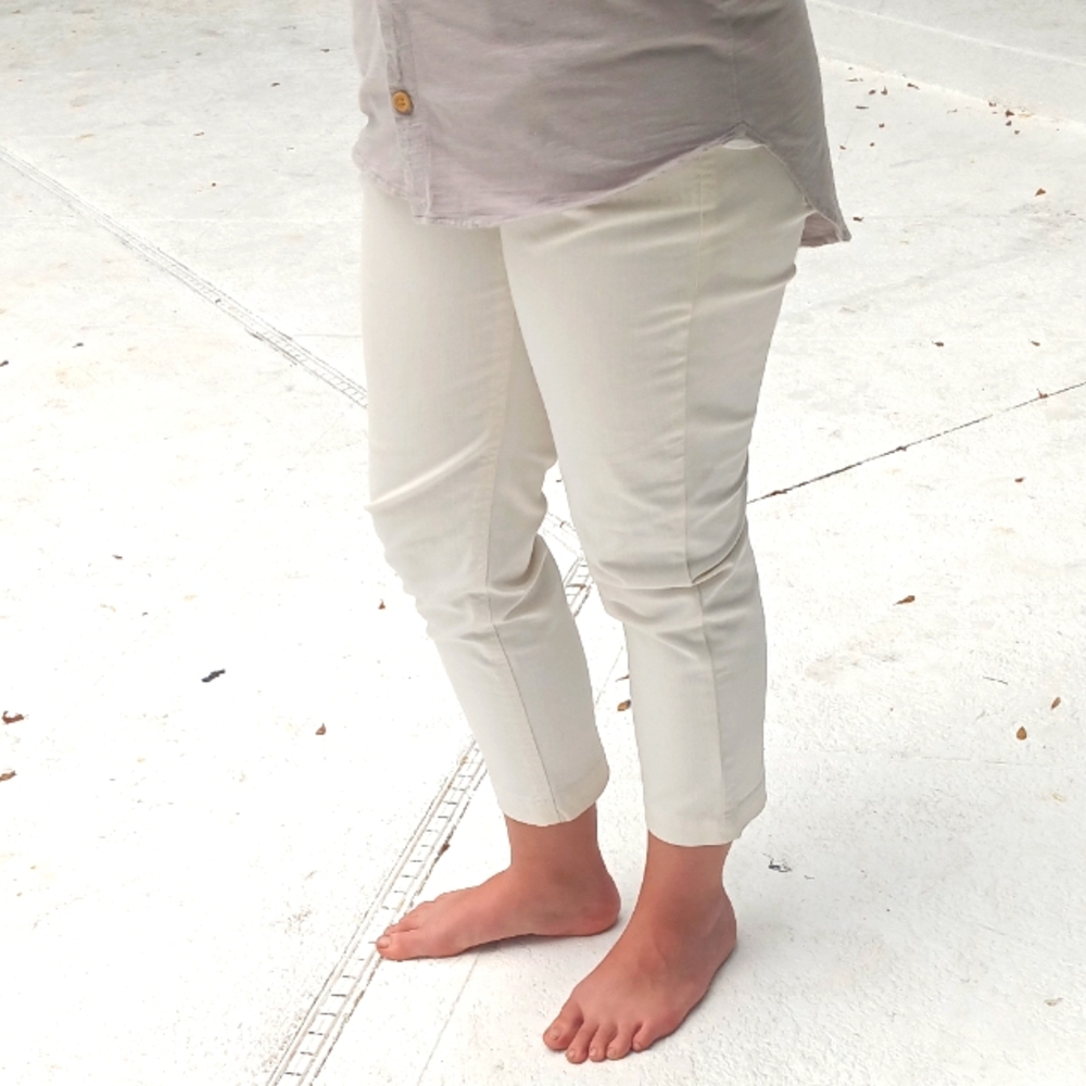 Theory white denim cropped ankle pants size 12 - Picture 7 of 9